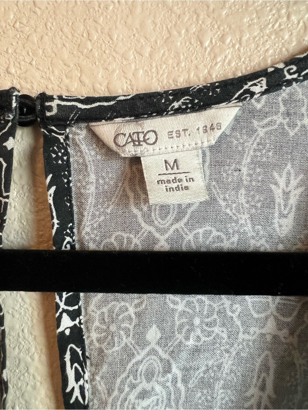 Cato Black and White Paisley Print Keyhole Blouse - Picture 4 of 4